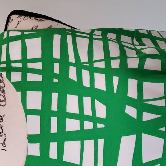 AGB green abstract sheath dress - Picture 2 of 7